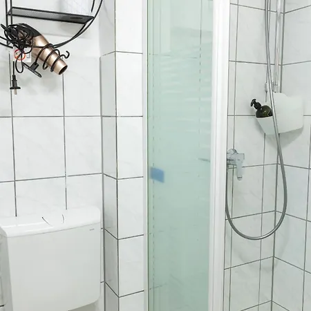 Appartamento 4-studio Mit Kueche & Magenta Tv-10 Min Ins Zentrum *