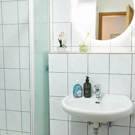 Appartamento 4-studio Mit Kueche & Magenta Tv-10 Min Ins Zentrum